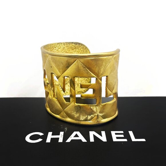 Authentic CHANEL CC Logo Cut Out Vintage Bracelet Cuff Bangle Gold Quilted Wide - Picture 4 of 9